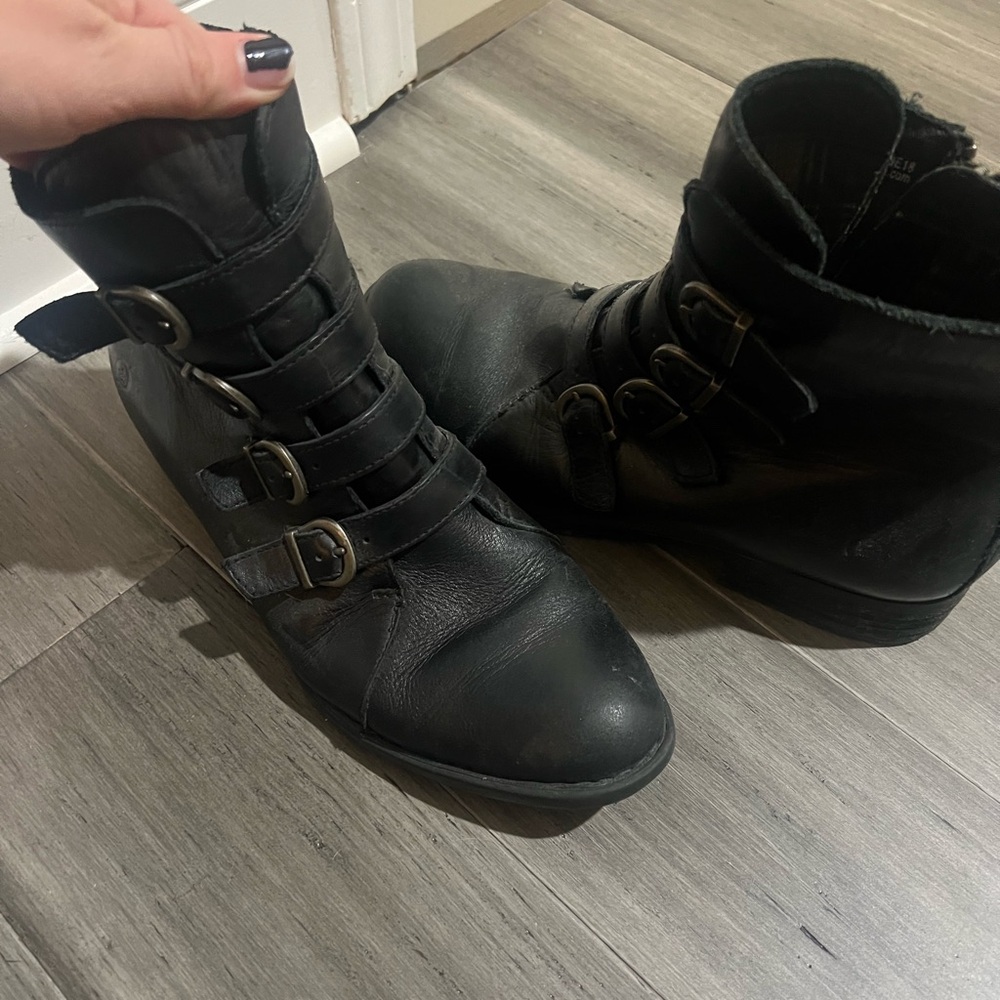 Born Womens Cardi Buckle Boot